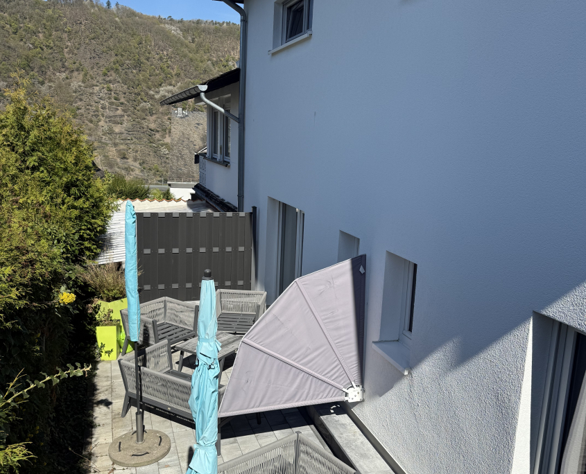 die zweite Terrasse nach hinten raus